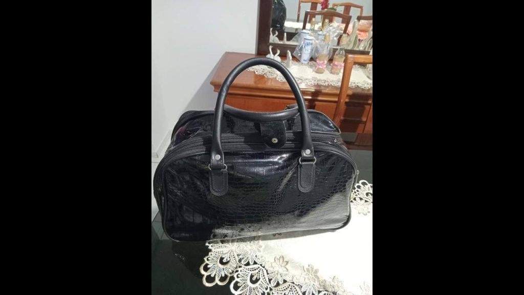 Foi achado bolsa no bairro Brasmadeira