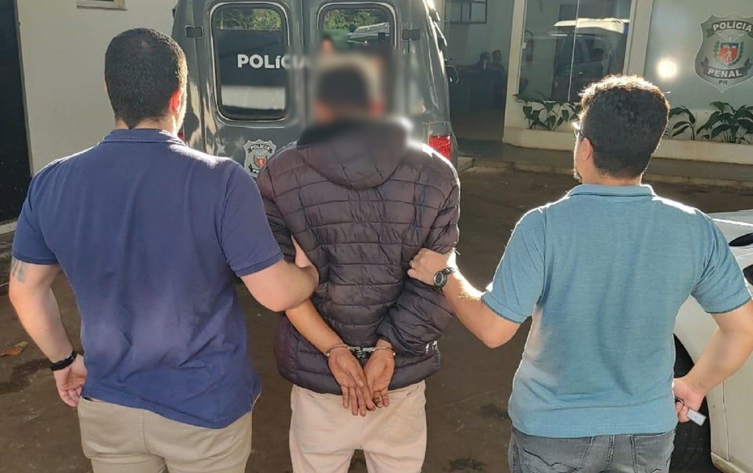 Homem é preso acusado de abusar de criança e tentar incendiar casa em Cascavel Imagem referente a Homem é preso acusado de abusar de criança e tentar incendiar casa em Cascavel