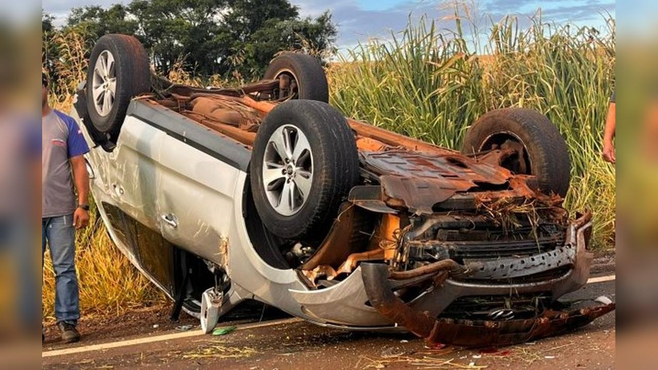Mulher fica ferida em capotamento na PR-317 entre São José das Palmeiras e Santa Helena Mulher fica ferida em capotamento na PR-317 entre São José das Palmeiras e Santa Helena