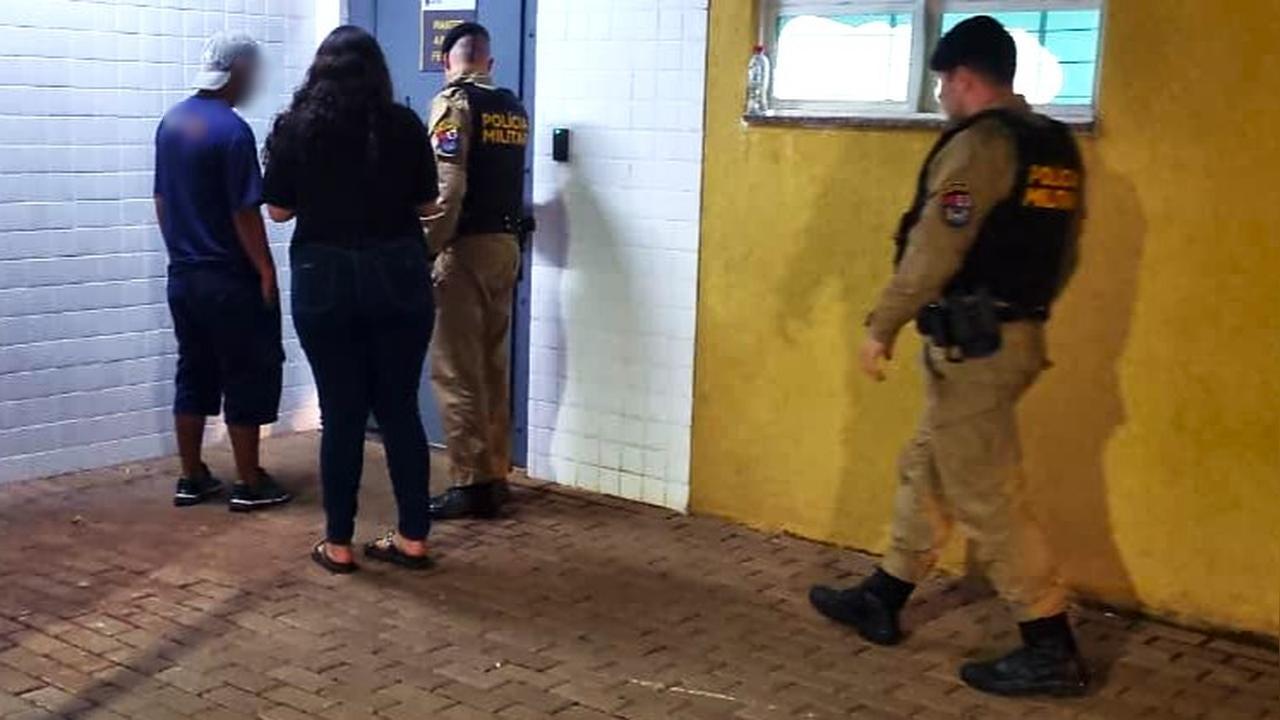 Casal é encaminhado à Delegacia após desentendimento no bairro Santa Cruz Casal é encaminhado à Delegacia após desentendimento no bairro Santa Cruz
