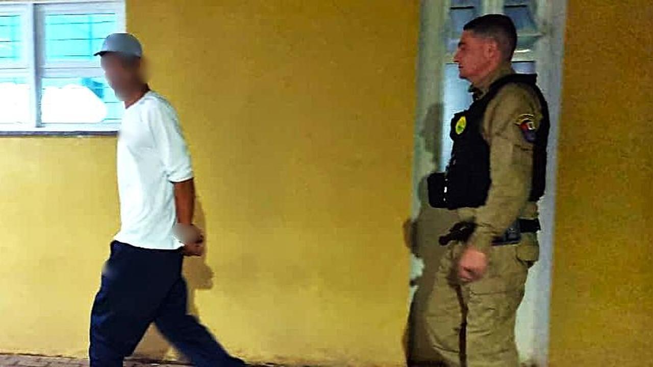 Polícia Militar atende ocorrência de ameaça no bairro Santa Cruz e conduz homem à delegacia Polícia Militar atende ocorrência de ameaça no bairro Santa Cruz e conduz homem à delegacia