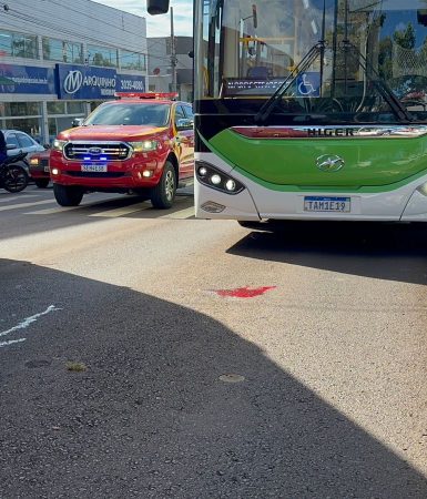 Imagem referente a Idosa atropelada por ônibus na Avenida Barão do Rio Branco morre no HUOP
