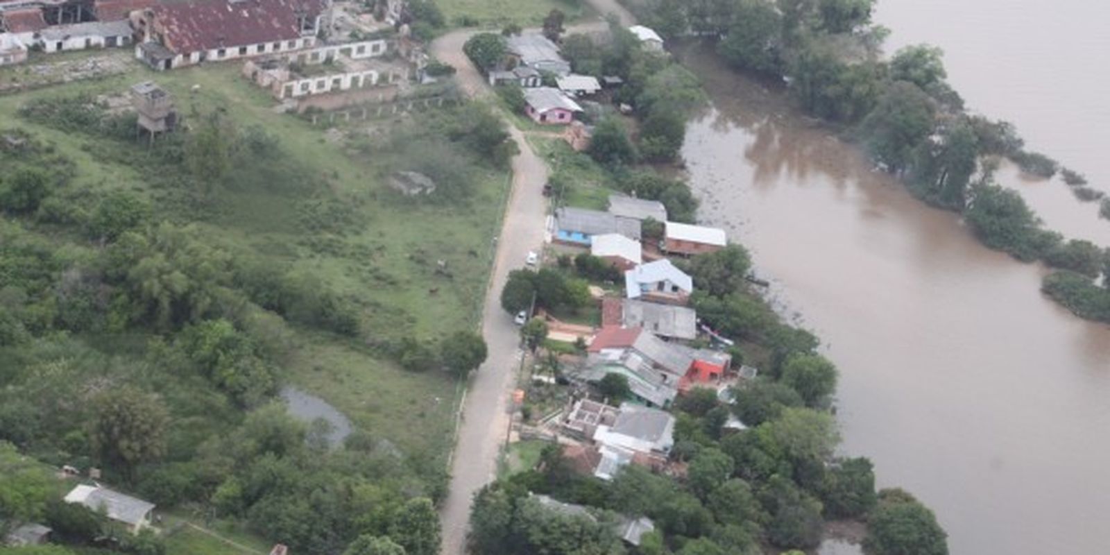 Quatro regiões do país têm alerta de chuvas intensas até sábado (7) Quatro regiões do país têm alerta de chuvas intensas até sábado (7)