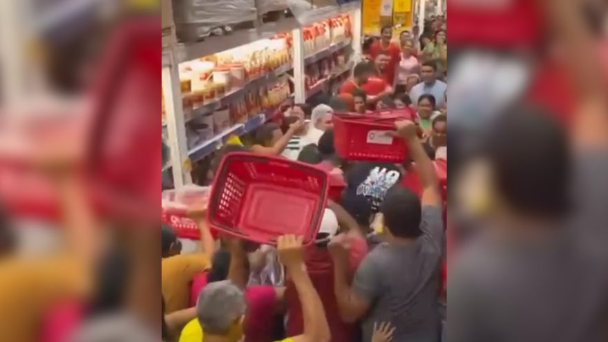 Oferta relâmpago de macarrão instantâneo por R$ 0,01 provoca confusão em mercado