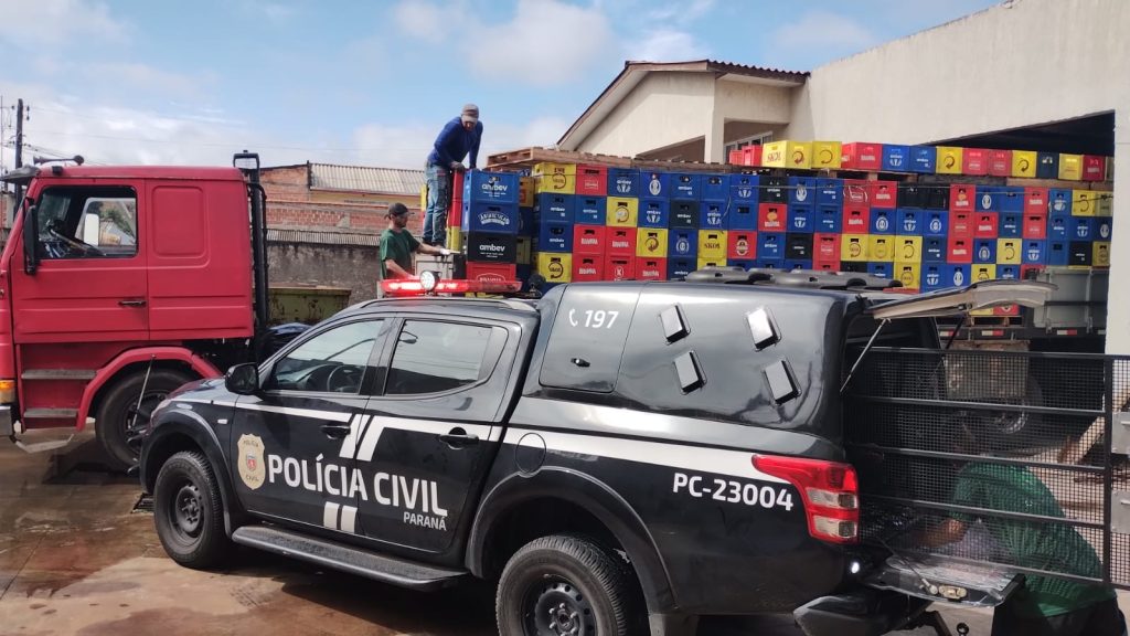 Polícia Civil descarta 400 engradados de cerveja falsificada no Paraná