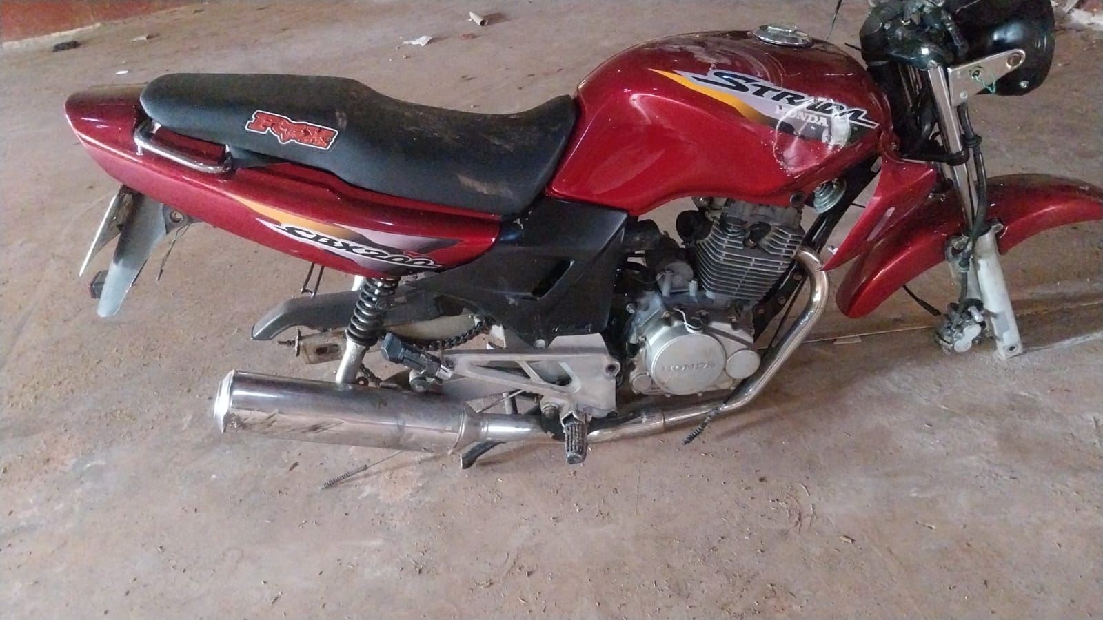 Moto furtada é localizada depenada no bairro Bela Vista em Cascavel
