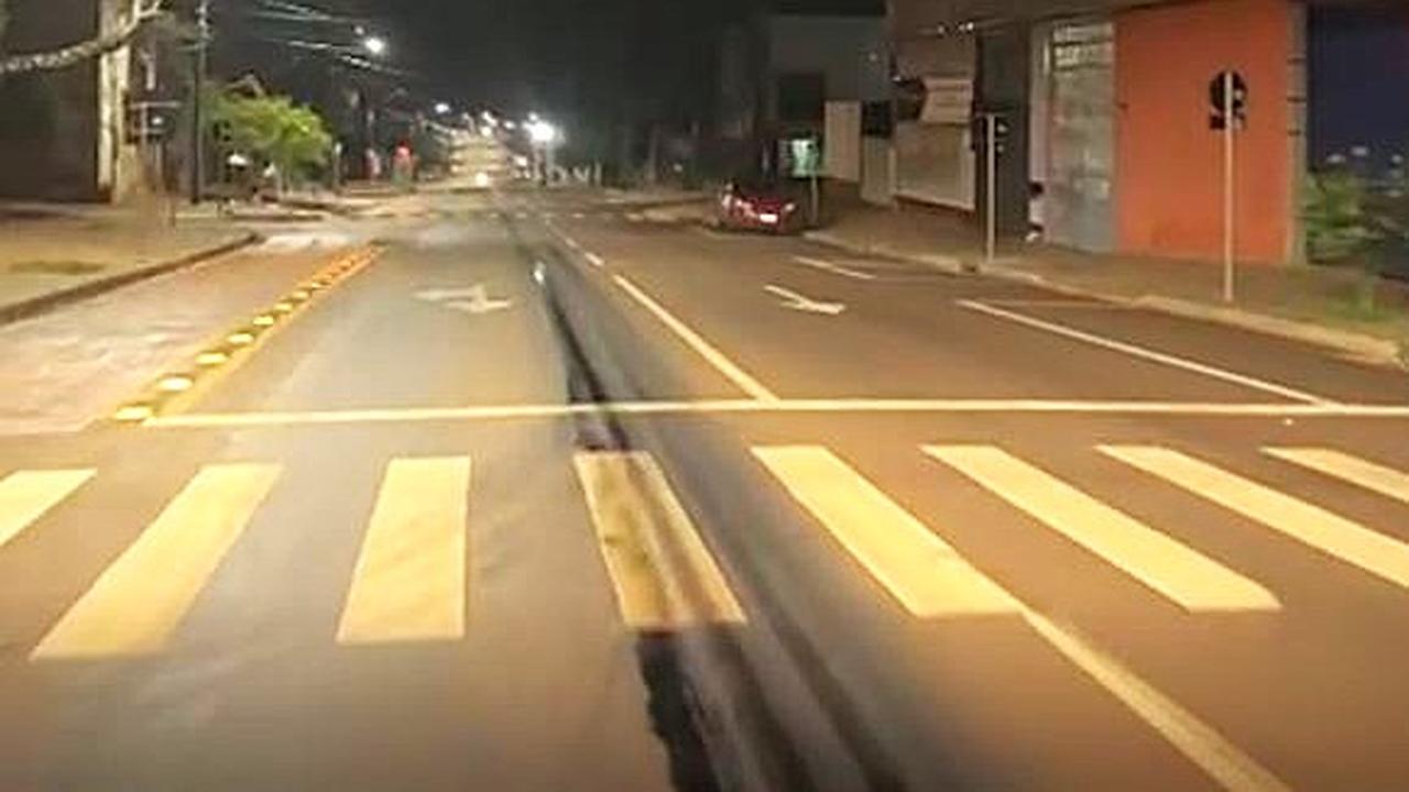 Mancha de óleo na pista oferece risco na região norte de Cascavel Mancha de óleo na pista oferece risco na região norte de Cascavel