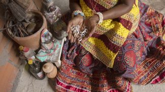 Cartilha une saberes de terreiros e prevenção do câncer em negras Cartilha une saberes de terreiros e prevenção do câncer em negras