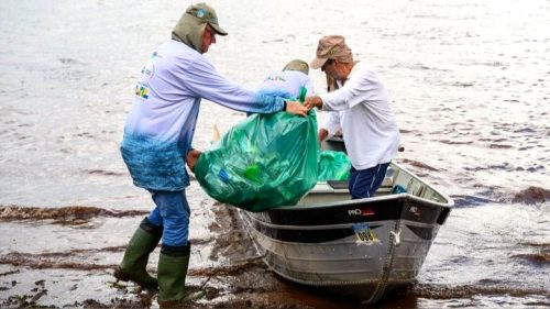 Mutirão com pescadores reforça limpeza e preservação do Reservatório de Itaipu Imagem referente a Mutirão com pescadores reforça limpeza e preservação do Reservatório de Itaipu