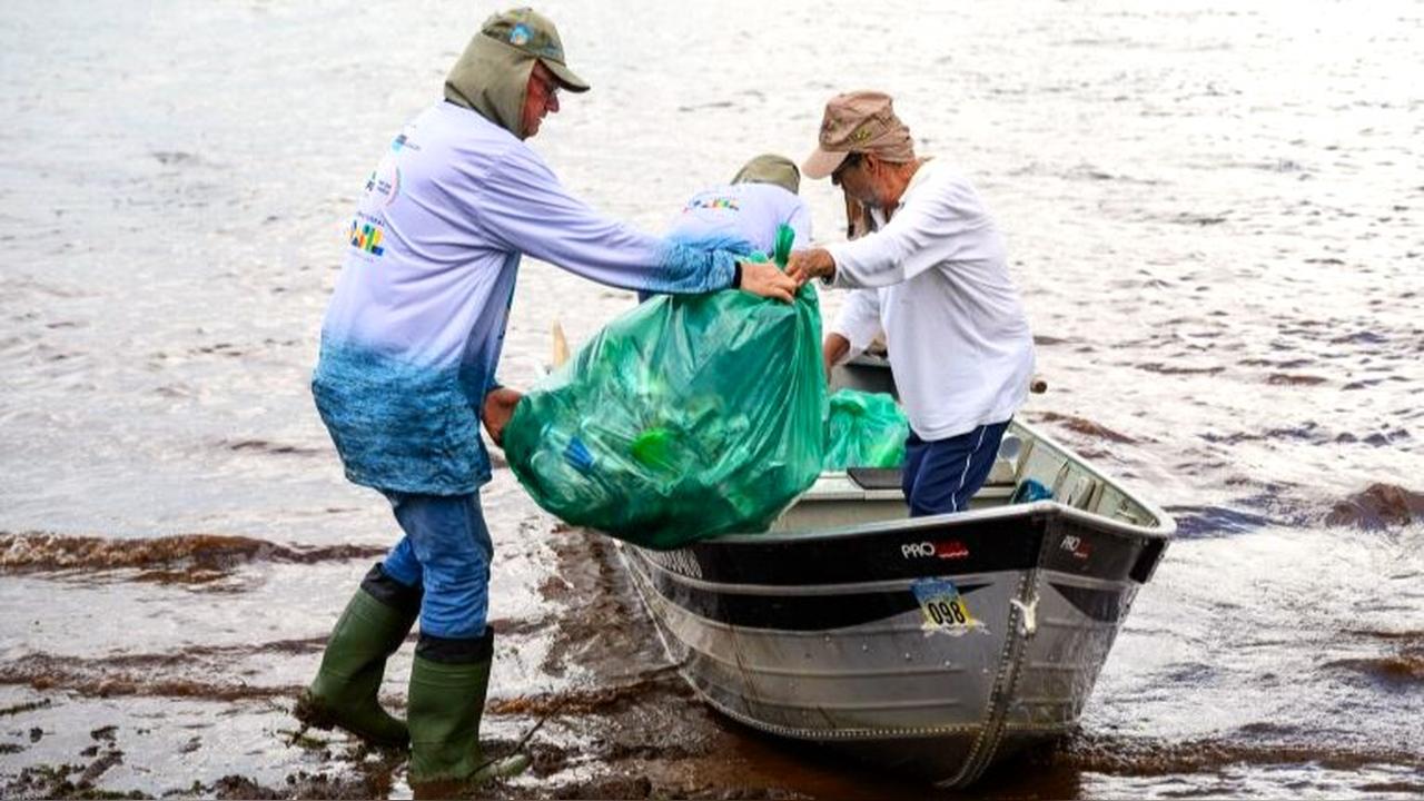 Mutirão com pescadores reforça limpeza e preservação do Reservatório de Itaipu Mutirão com pescadores reforça limpeza e preservação do Reservatório de Itaipu