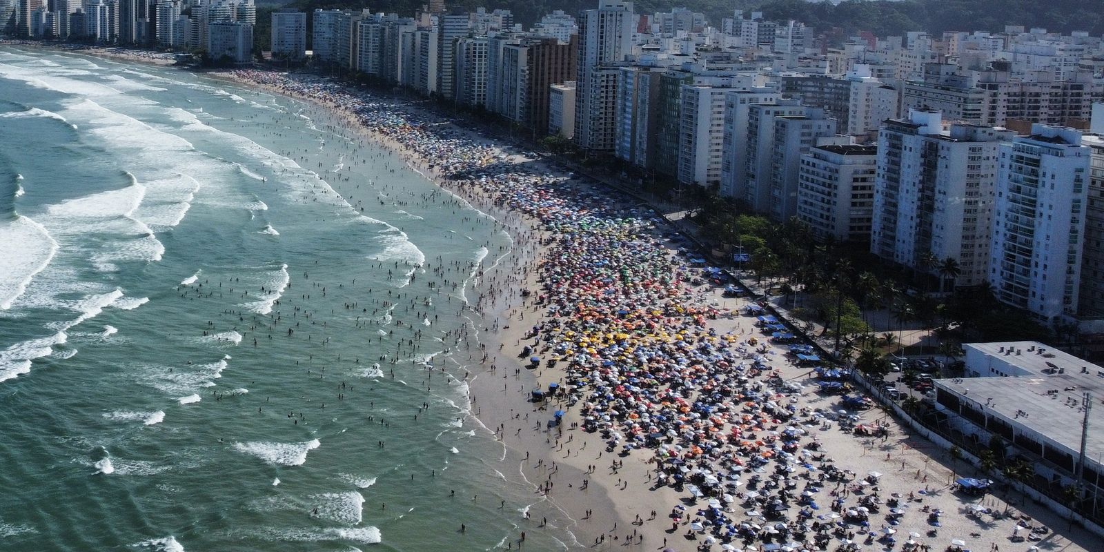 SP: Defesa Civil emite alerta extremo de temporal no Guarujá