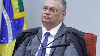 Dino manda suspender pagamento de penduricalhos nos Três Poderes