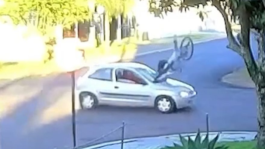 Novas imagens de câmera de segurança impressionam e mostram acidente em cruzamento já marcado por tragédia em Cascavel