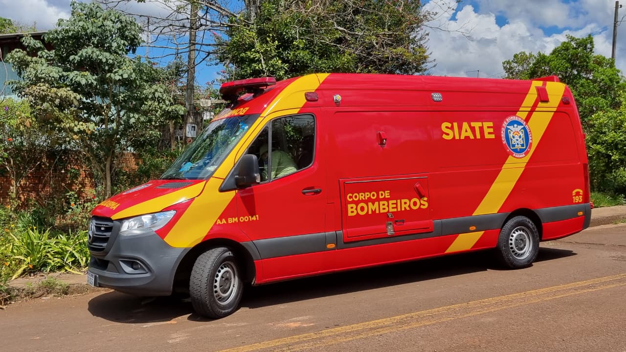 Menino de 1 ano e 10 meses cai em cima de copo e sofre corte no rosto em Cascavel
