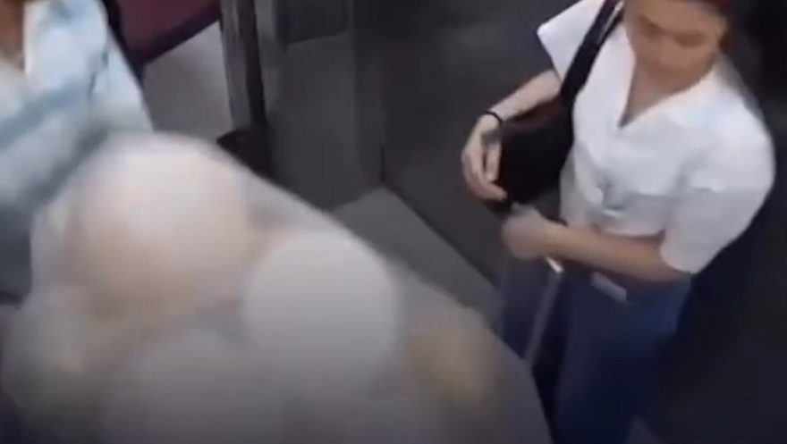 Vídeo viralizado: Balões de gás explodem dentro de elevador e ferem três pessoas