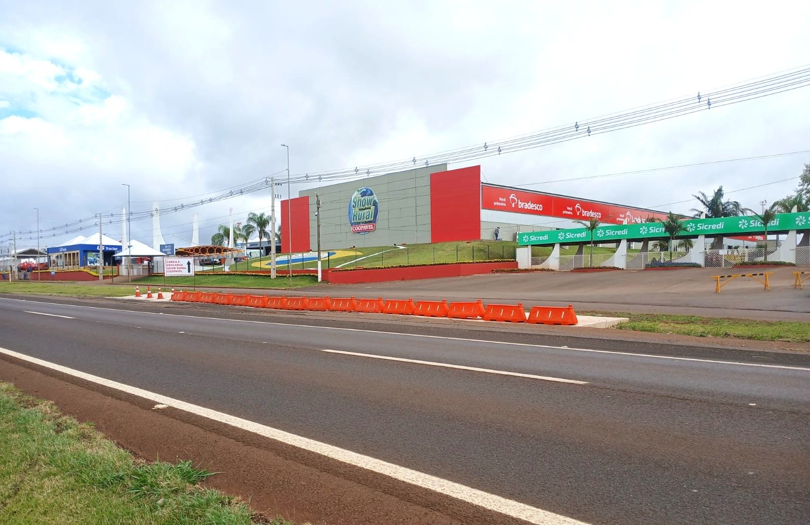 Show Rural altera trânsito nas rodovias em Cascavel e fluxo pode chegar a 52 mil veículos por dia Show Rural altera trânsito nas rodovias em Cascavel e fluxo pode chegar a 52 mil veículos por dia