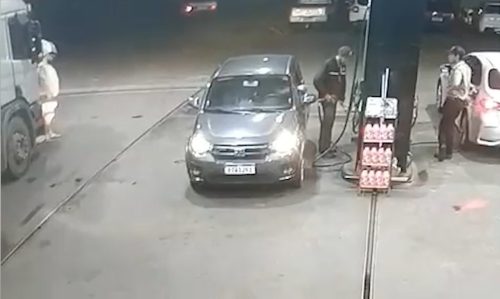 Vídeo mostra criminosos comprando combustível para queimar corpo de Valdir de Oliveira em latrocínio