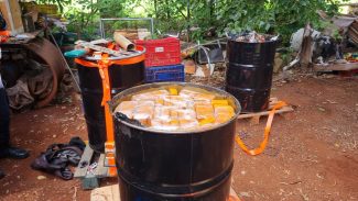 Maconha armazenada em barris é apreendida no Centro de Cascavel