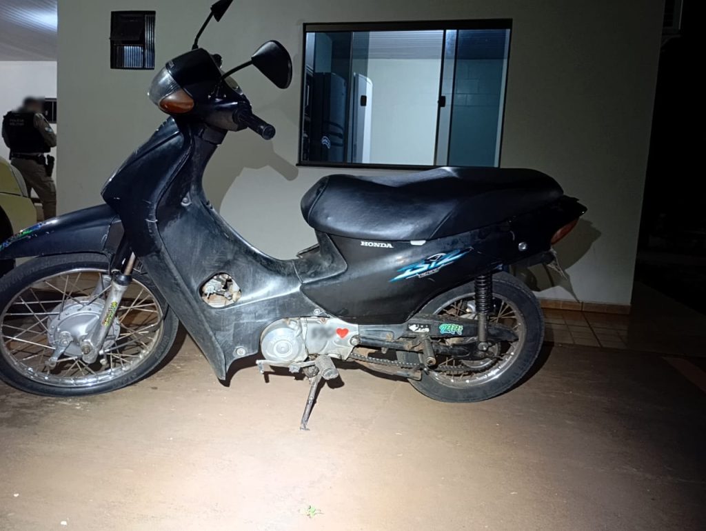 Polícia Militar apreende Honda Biz adulterada e pilotada por adolescente de 17 anos