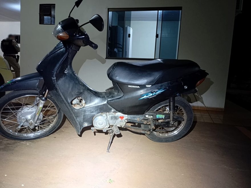 Polícia Militar apreende Honda Biz adulterada e pilotada por adolescente de 17 anos