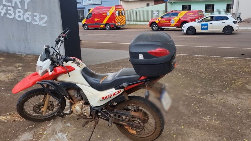 Acidente entre duas motocicletas deixa vítima inconsciente em Cascavel