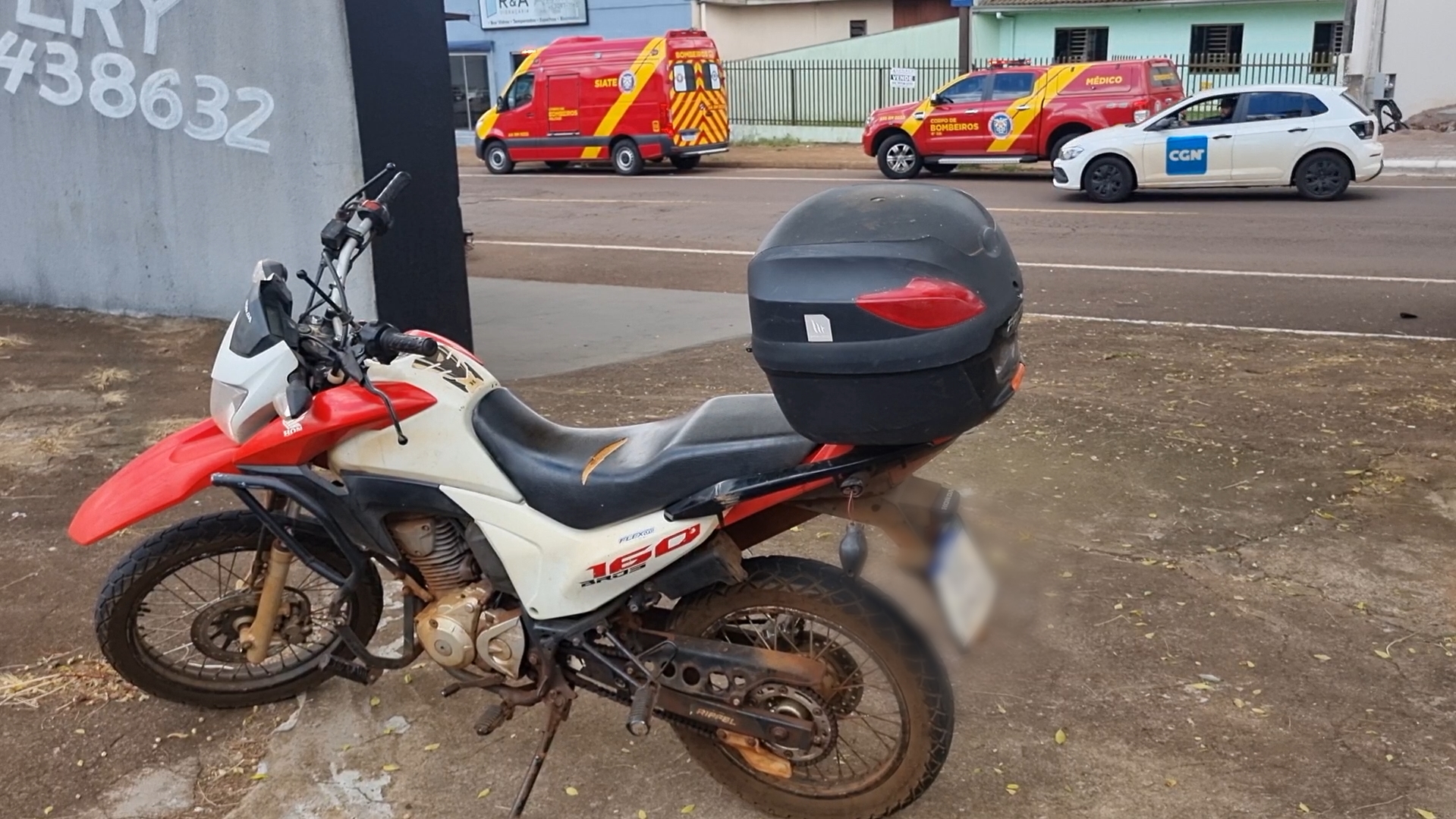 Acidente entre duas motocicletas deixa vítima inconsciente em Cascavel