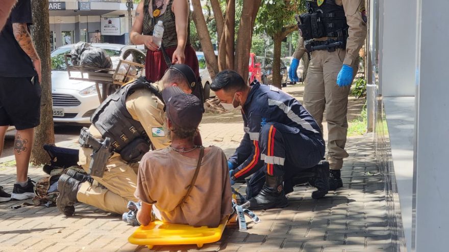 Samu e PM são mobilizados para atender homem em surto no Centro