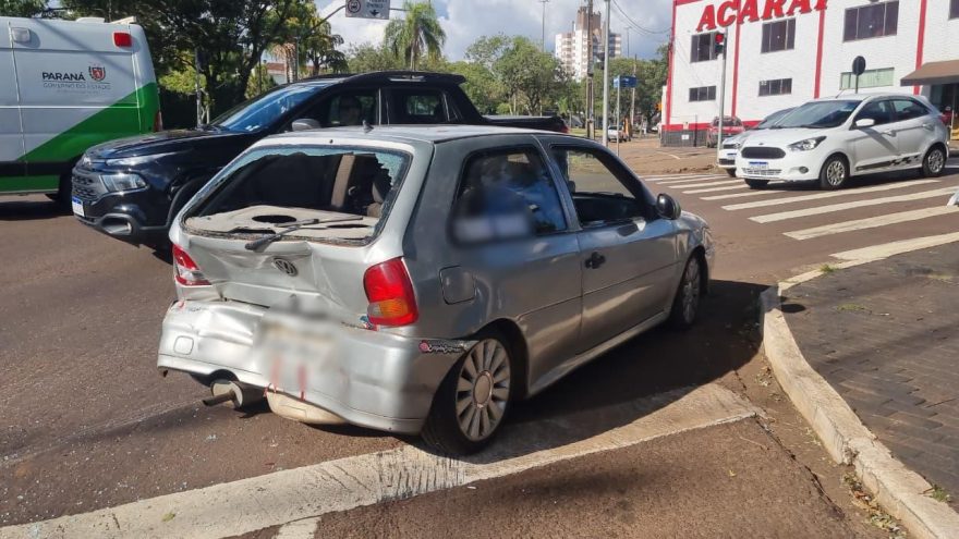 Colisão traseira entre Gol e Corolla é registrada no Centro