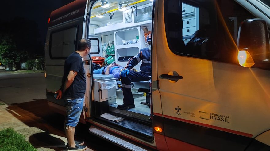 Motociclista é socorrido pelo Samu após se envolver em acidente no Bairro Brasília