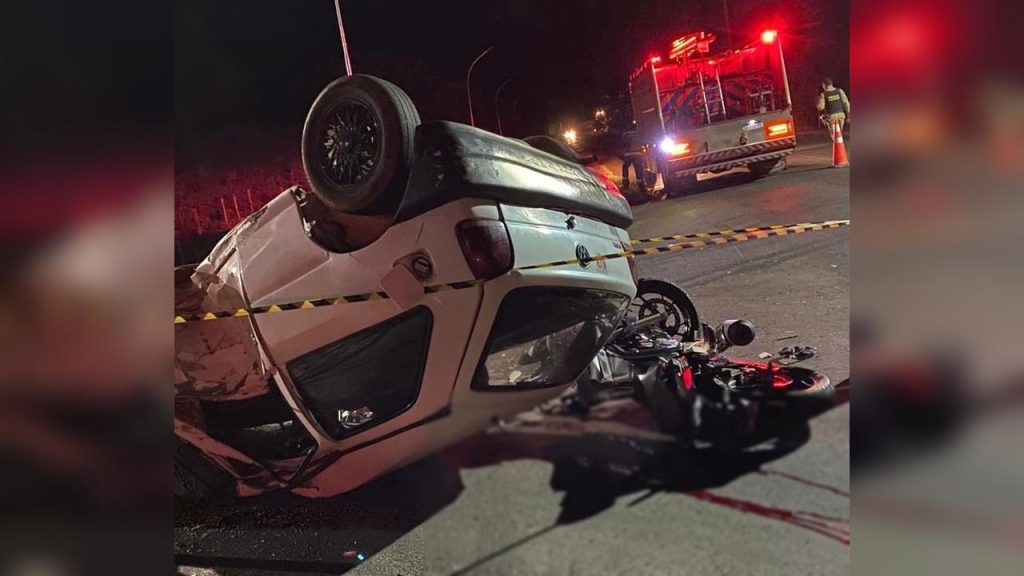 Adolescente morre em grave acidente entre carro e moto em Capitão Leônidas Marques
