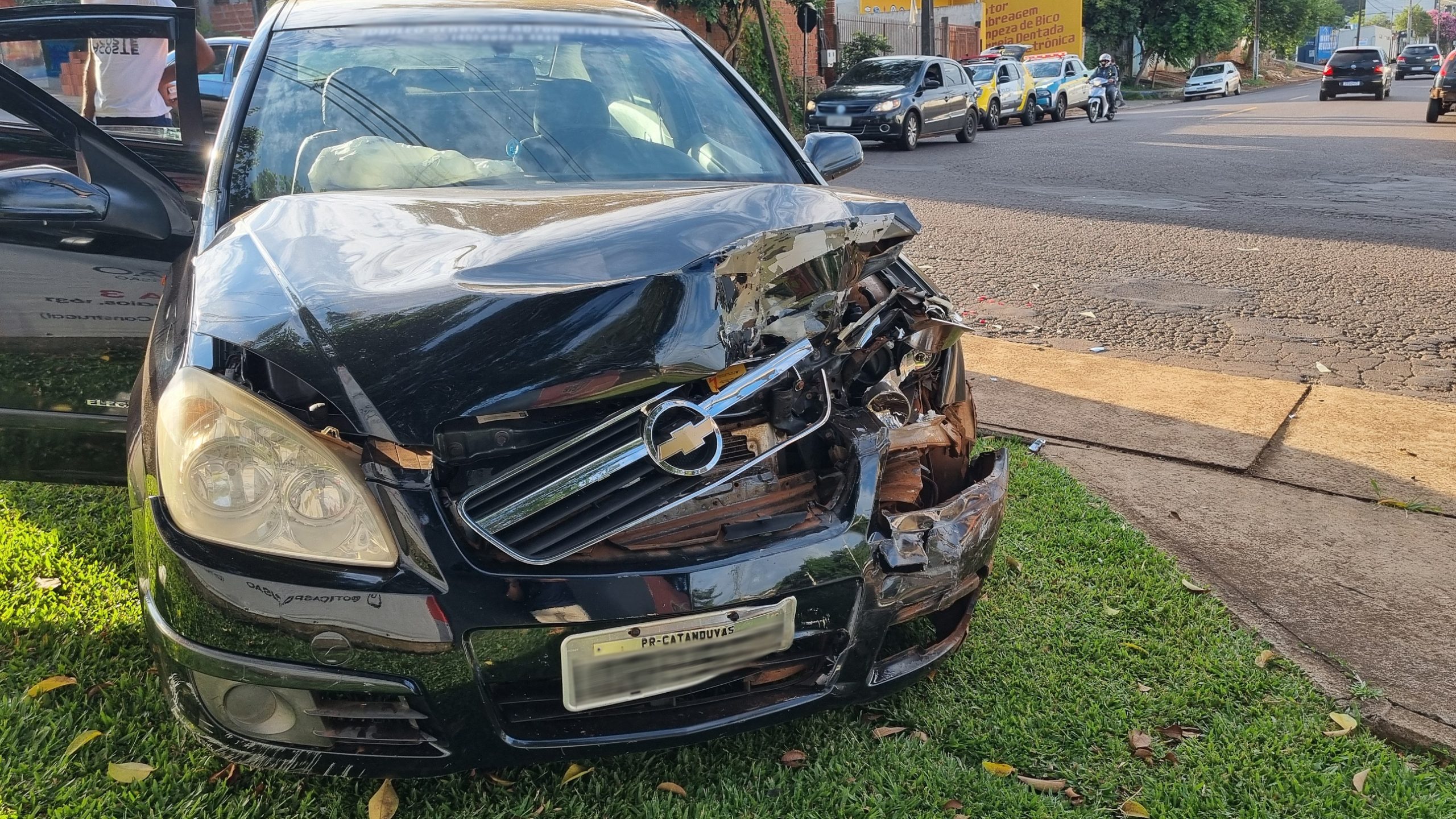 Acidente entre Vectra e Corsa é registrado no Jardim Alvorada, em Cascavel Acidente entre Vectra e Corsa é registrado no Jardim Alvorada, em Cascavel