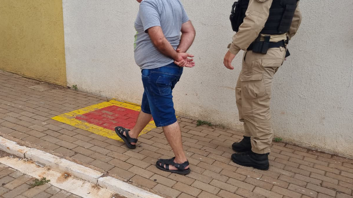 Homem de 59 anos é encaminhado à delegacia após ameaçar a esposa no Bairro Brasília Homem de 59 anos é encaminhado à delegacia após ameaçar a esposa no Bairro Brasília