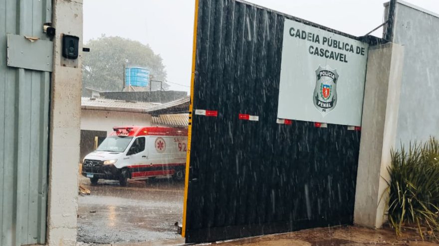 Detento sofre parada cardiorrespiratória e tem a vida salva pelo SAMU na Cadeia Pública de Cascavel