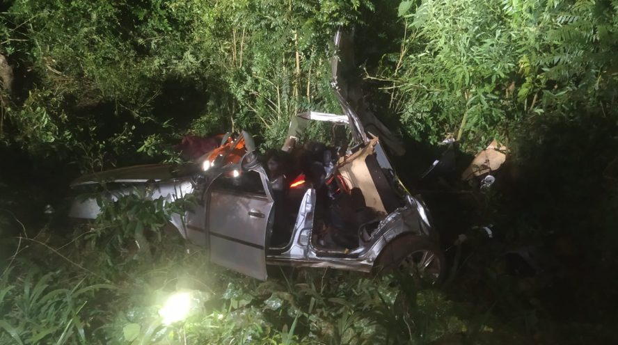 Golf capota em ribanceira e deixa quatro feridos na madrugada em Xanxerê Golf capota em ribanceira e deixa quatro feridos na madrugada em Xanxerê