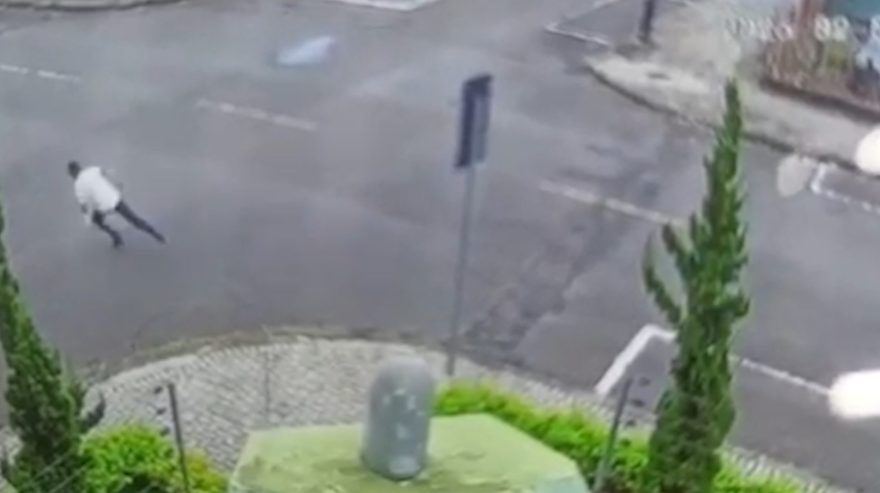 Imagens mostram queda que deixou idoso com lesão grave na cabeça