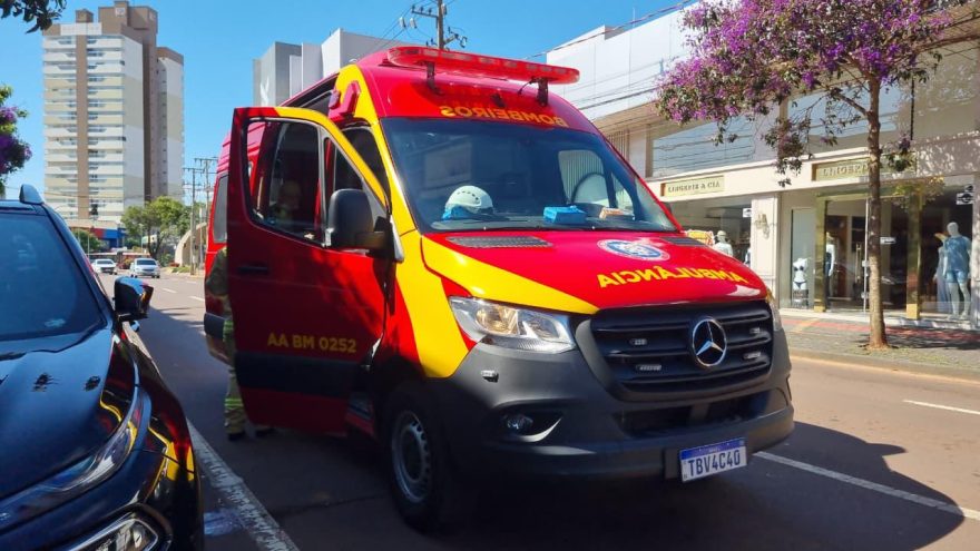 Idosa cai no Centro e é levada de ambulância para a UPA Tancredo