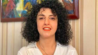 Tribunal do Irã condena Nobel da Paz a mais sete anos e meio de prisão