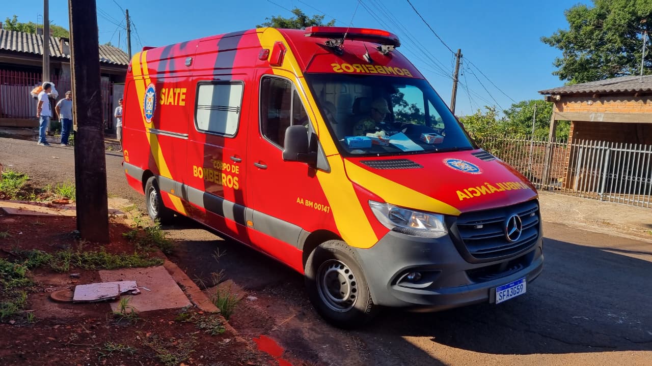 Casal e criança ficam feridos após queda de motocicleta no Quebec em Cascavel