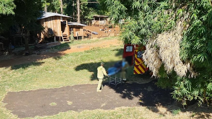 Acidente com motosserra deixa trabalhador ferido no Bairro Tropical
