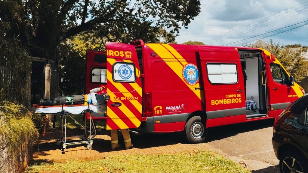 Homem despenca de telhado e é socorrido após pancada nas costas no Centro de Cascavel
