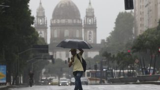 Chuvas intensas no Rio de Janeiro levam ao acionamento da Marinha