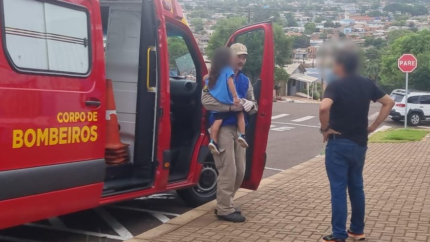 Criança é socorrida pelo Siate com ferimento no crânio na Rua Siriema