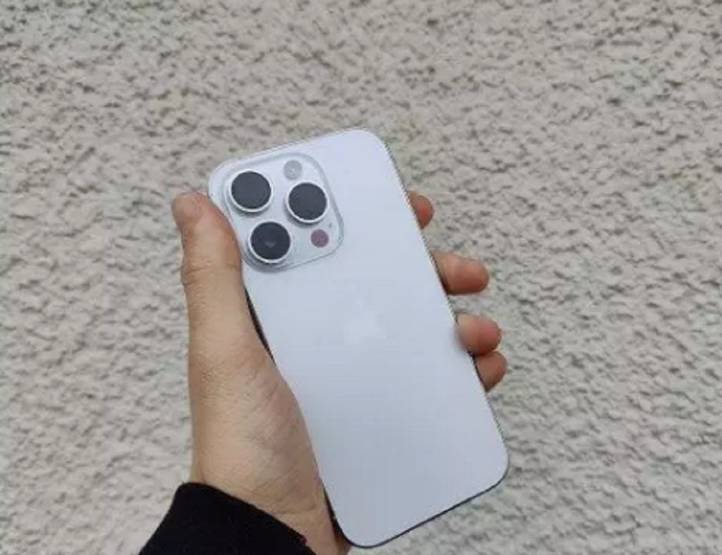 Moradora oferece R$600 a quem encontrar iPhone perdido perto da rodoviária de Cascavel
