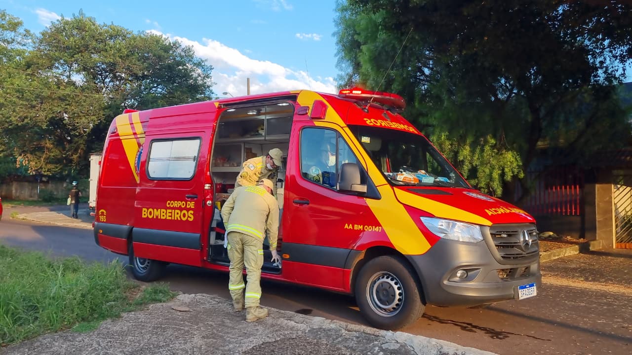 Jovem cai de bicicleta no Bairro Parque São Paulo e sofre laceração na perna Jovem cai de bicicleta no Bairro Parque São Paulo e sofre laceração na perna