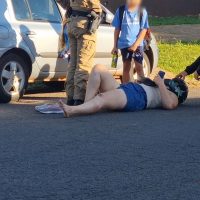 Imagem referente a Motociclista fica ferida após colisão com carro no cruzamento das Avenidas Olindo Periolo e Corbélia