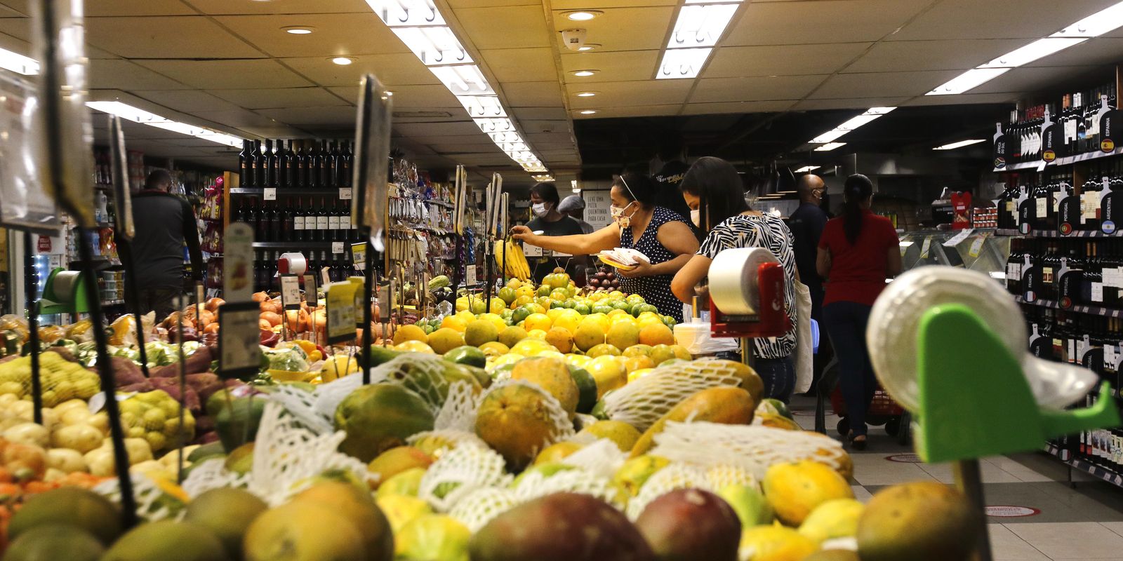 INPC de janeiro sobe 0,39% e acumula alta de 4,3% em 12 meses Imagem referente a INPC de janeiro sobe 0,39% e acumula alta de 4,3% em 12 meses