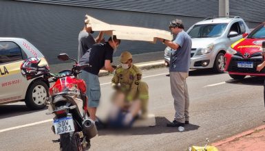 Imagem referente a Atropelamento por moto: Mulher tem lesões graves e motociclista fica ferido na Rua Cuiabá