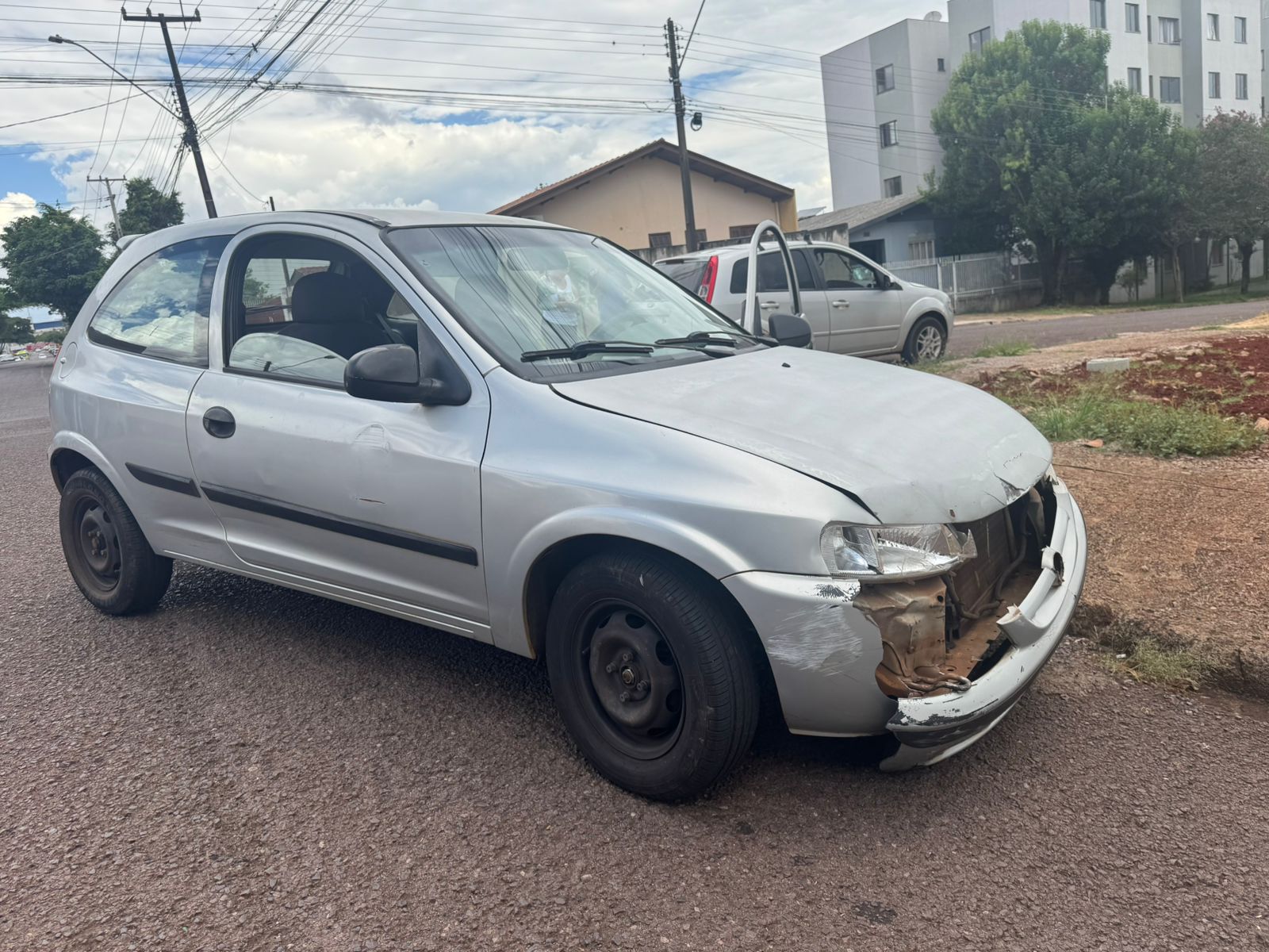 Fiesta e Celta se envolvem em colisão no Bairro Pacaembu