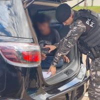 Imagem referente a Com tornozeleira desativada, homem procurado por furto é preso pelo Choque no bairro Neva