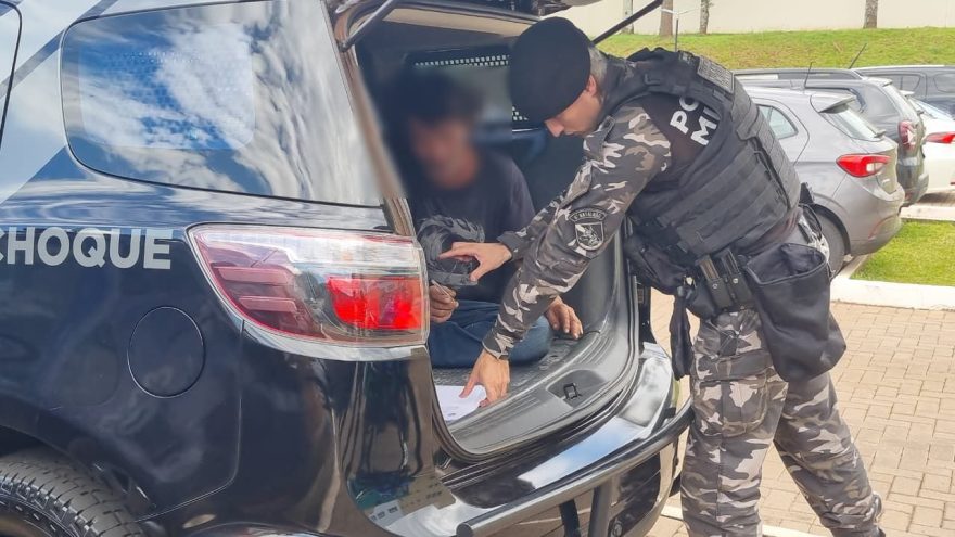 Com tornozeleira desativada, homem procurado por furto é preso pelo Choque no bairro Neva